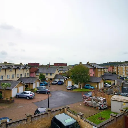 Opp Pw - Contractors And Workers, King Bed, Harbour Front, Parking, Wifi, Smart Tvs *