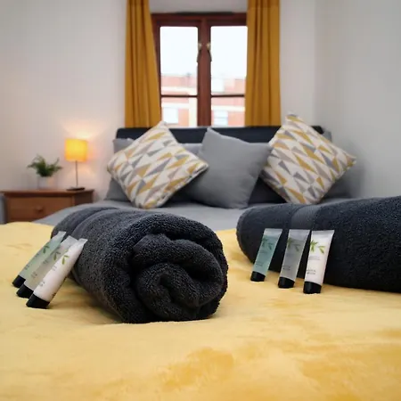 Opp Pw - Contractors And Workers, King Bed, Harbour Front, Parking, Wifi, Smart Tvs * Bristol