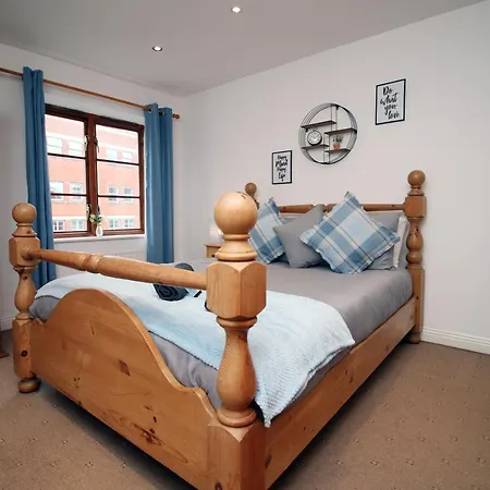 Apartment Opp Pw - Contractors And Workers, King Bed, Harbour Front, Parking, Wifi, Smart Tvs Bristol