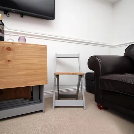 Lejlighed Opp Pw - Contractors And Workers, King Bed, Harbour Front, Parking, Wifi, Smart Tvs