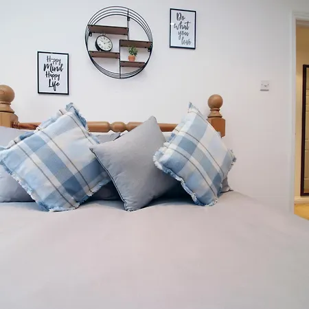 Lejlighed Opp Pw - Contractors And Workers, King Bed, Harbour Front, Parking, Wifi, Smart Tvs *