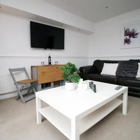 Opp Pw - Contractors And Workers, King Bed, Harbour Front, Parking, Wifi, Smart Tvs * Bristol