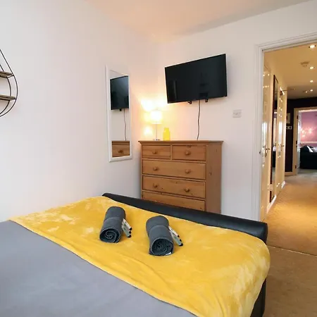 Opp Pw - Contractors And Workers, King Bed, Harbour Front, Parking, Wifi, Smart Tvs Bristol