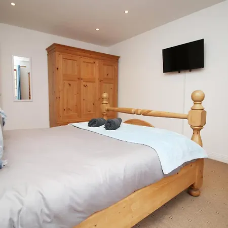 Opp Pw - Contractors And Workers, King Bed, Harbour Front, Parking, Wifi, Smart Tvs *